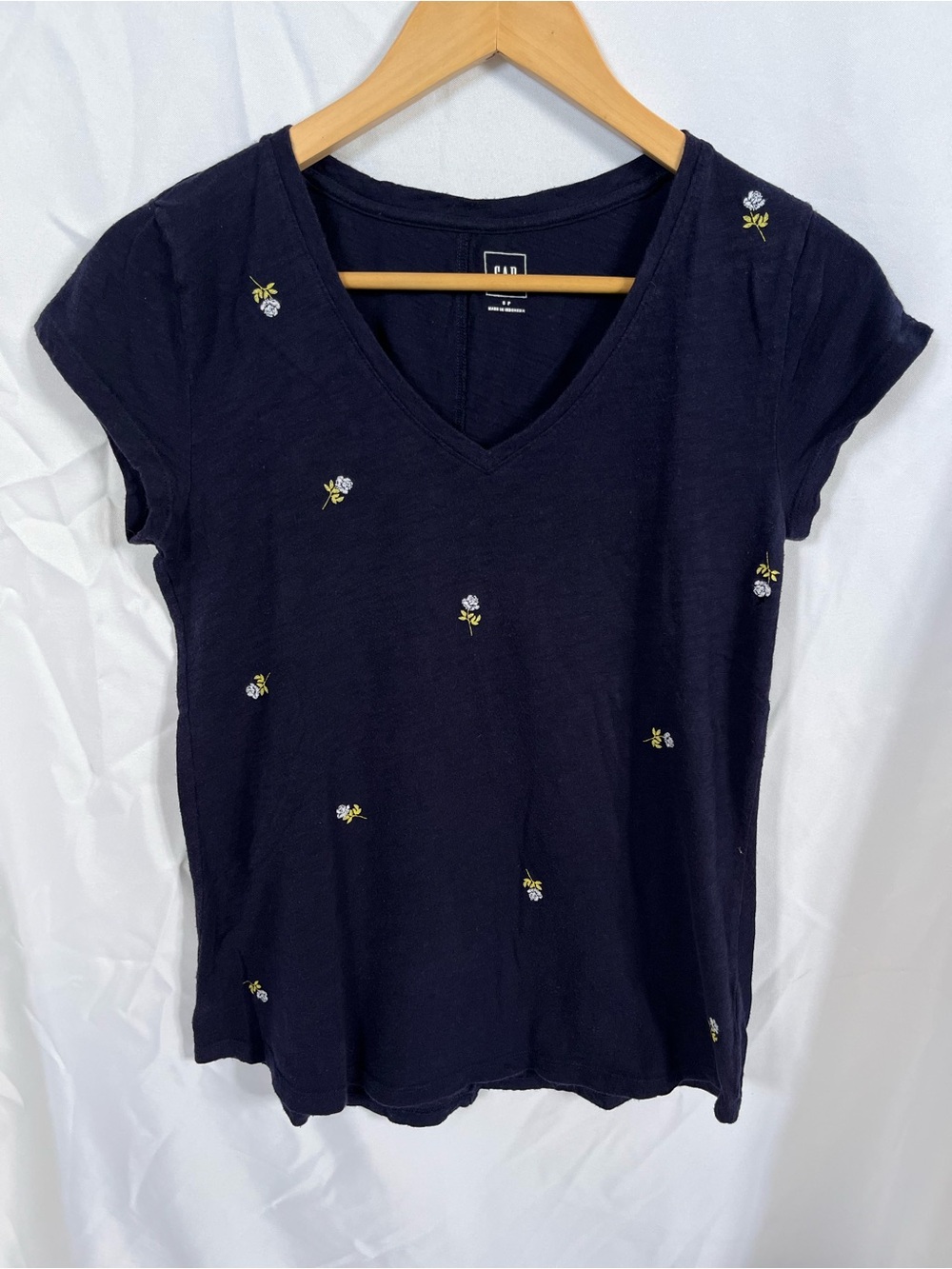 GAP Navy Short-Sleeve V-Neck Tee with White & Yellow Floral Embroidery
